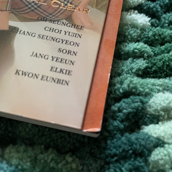 CLC album with pc and poster! - Picture 2 of 8